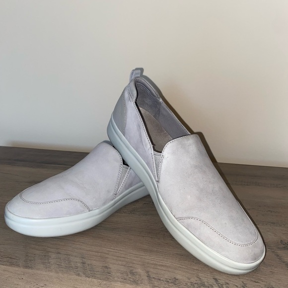 Vionic Penelope slip on sneaker in gray. Size 7.5 - Picture 3 of 13